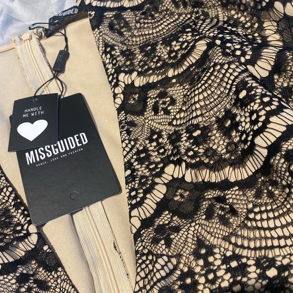 BNWT MISSGUIDED NUDE LACE LONG SLEEVE DRESS - Size 8 - Picture 2 of 5